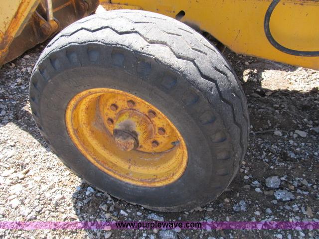 image for item B2658 1987 John Deere 410C backhoe