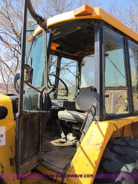 image for item B2658 1987 John Deere 410C backhoe