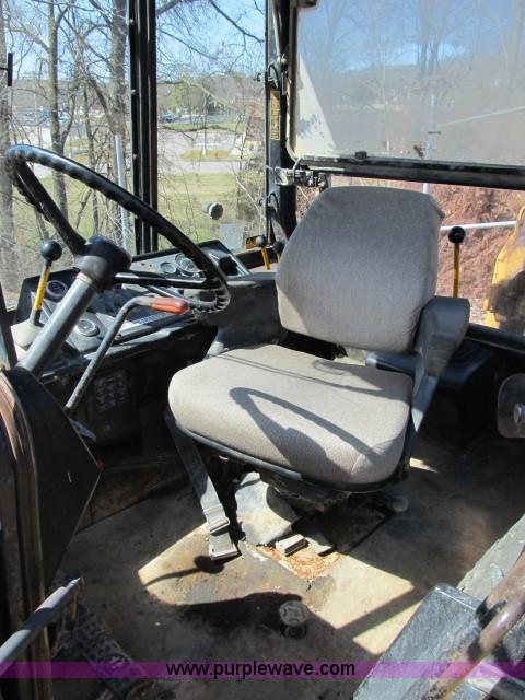 image for item B2658 1987 John Deere 410C backhoe