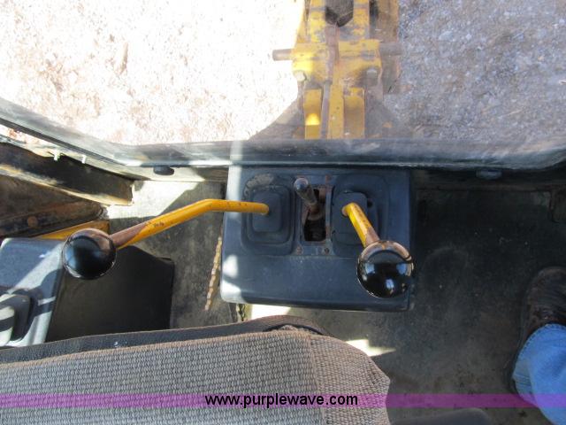 image for item B2658 1987 John Deere 410C backhoe