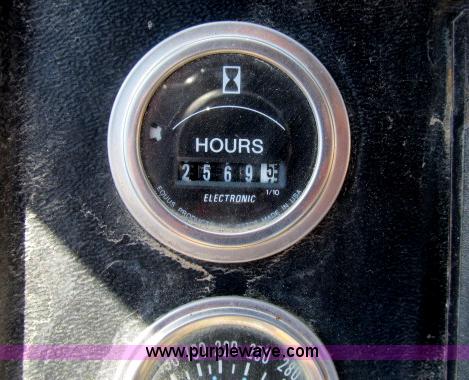 image for item B2658 1987 John Deere 410C backhoe