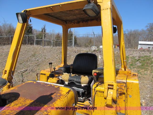 image for item B2659 1990 John Deere 850B dozer