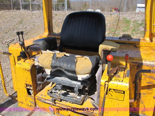image for item B2659 1990 John Deere 850B dozer