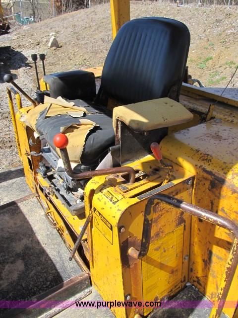 image for item B2659 1990 John Deere 850B dozer