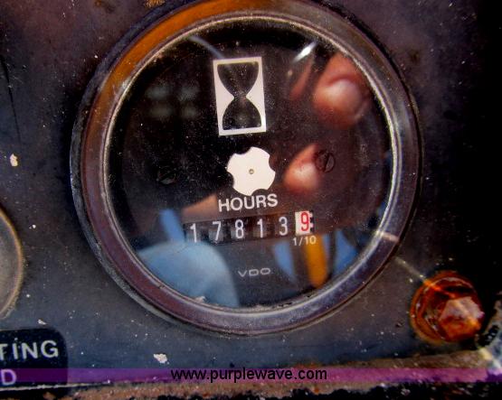 image for item B2659 1990 John Deere 850B dozer