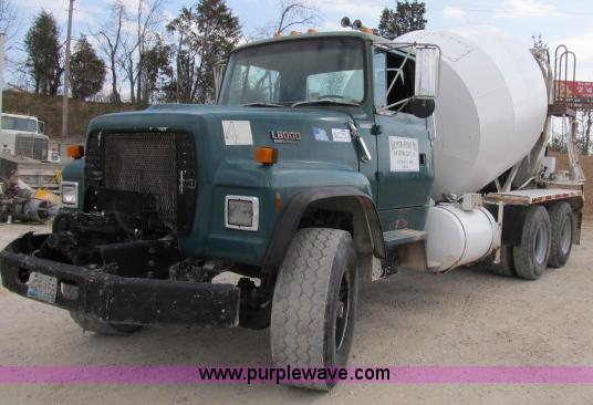 image for item B2663 1992 Ford LT8000 cement truck