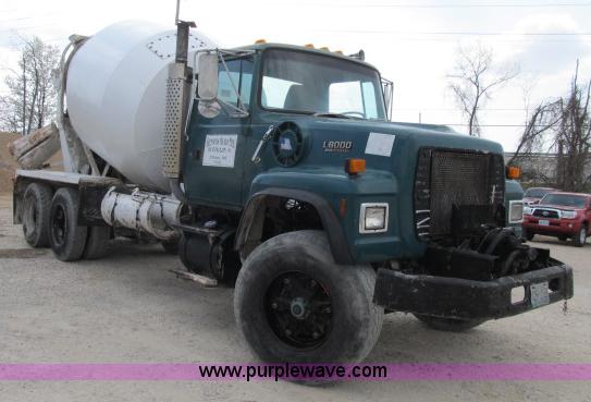 image for item B2663 1992 Ford LT8000 cement truck