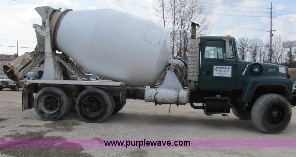 image for item B2663 1992 Ford LT8000 cement truck