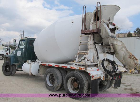 image for item B2663 1992 Ford LT8000 cement truck