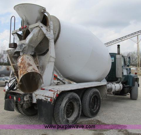 image for item B2663 1992 Ford LT8000 cement truck