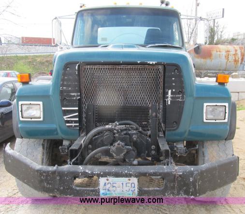 image for item B2663 1992 Ford LT8000 cement truck