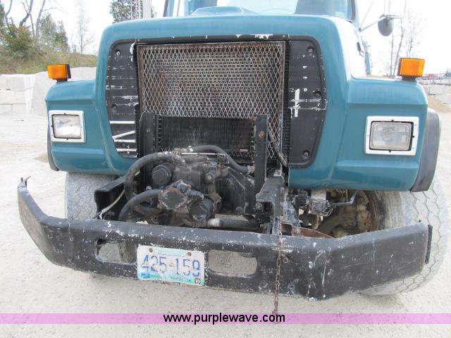 image for item B2663 1992 Ford LT8000 cement truck