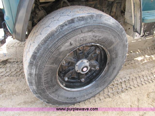 image for item B2663 1992 Ford LT8000 cement truck