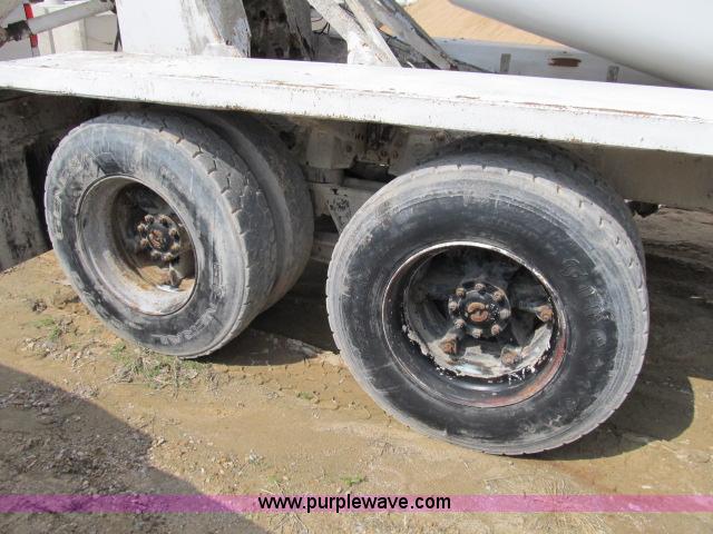 image for item B2663 1992 Ford LT8000 cement truck