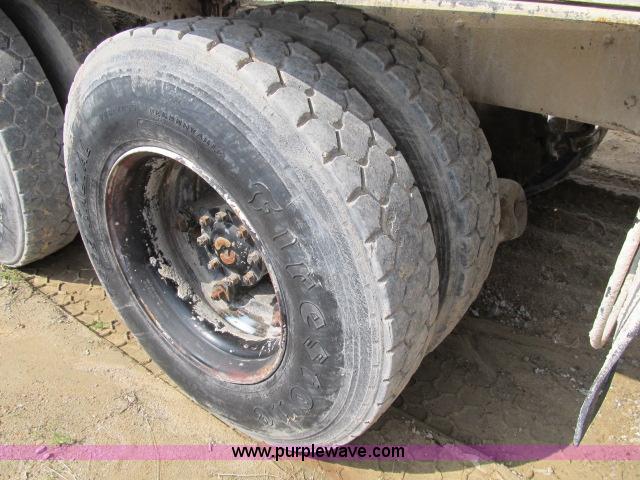 image for item B2663 1992 Ford LT8000 cement truck