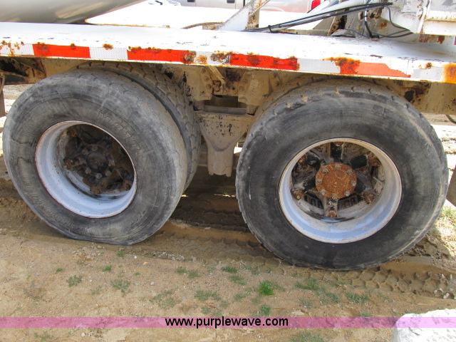 image for item B2663 1992 Ford LT8000 cement truck