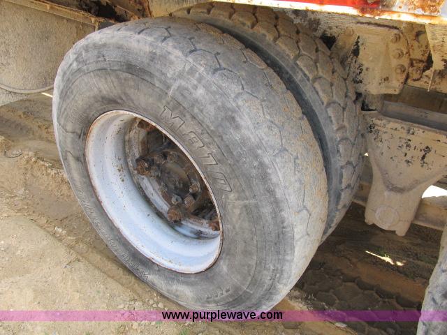 image for item B2663 1992 Ford LT8000 cement truck