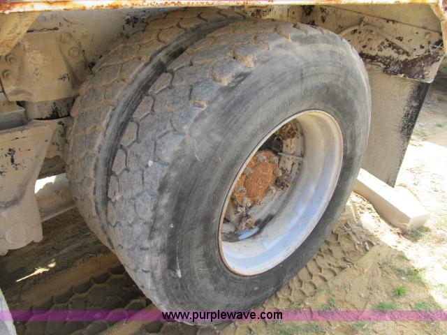 image for item B2663 1992 Ford LT8000 cement truck