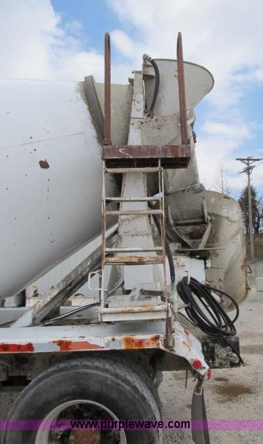 image for item B2663 1992 Ford LT8000 cement truck