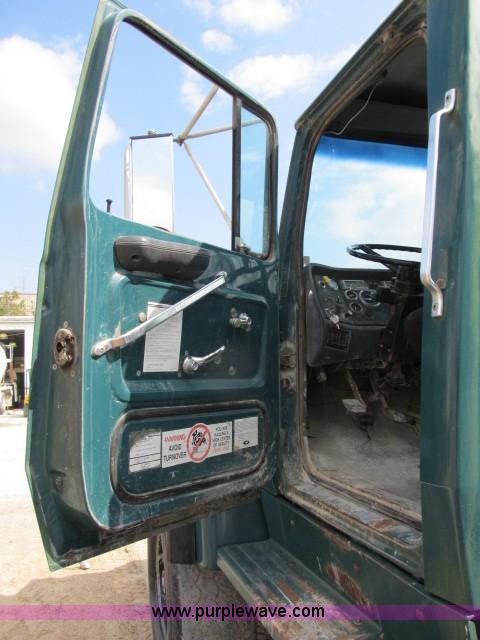 image for item B2663 1992 Ford LT8000 cement truck