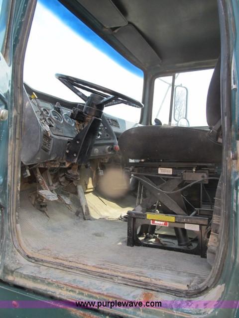 image for item B2663 1992 Ford LT8000 cement truck