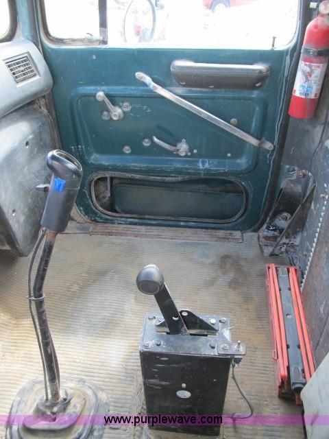 image for item B2663 1992 Ford LT8000 cement truck