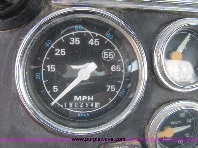 image for item B2663 1992 Ford LT8000 cement truck