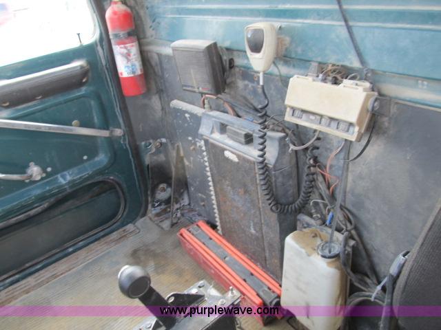 image for item B2663 1992 Ford LT8000 cement truck