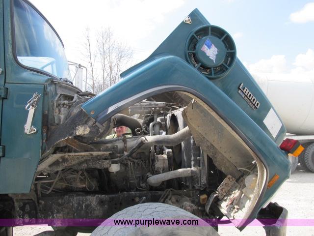 image for item B2663 1992 Ford LT8000 cement truck