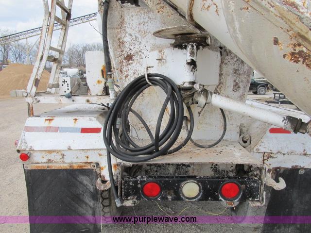image for item B2663 1992 Ford LT8000 cement truck