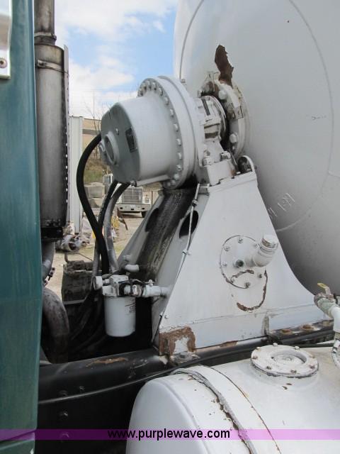 image for item B2663 1992 Ford LT8000 cement truck