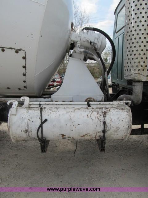image for item B2663 1992 Ford LT8000 cement truck