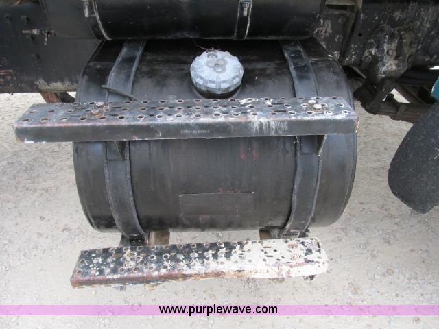 image for item B2663 1992 Ford LT8000 cement truck