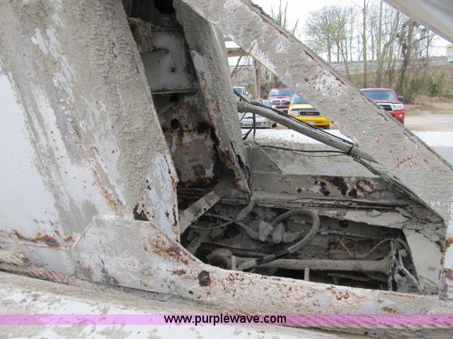 image for item B2663 1992 Ford LT8000 cement truck