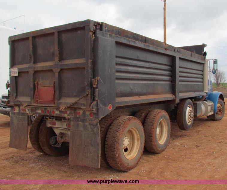 image for item B7208 1989 Peterbilt 357 dump truck