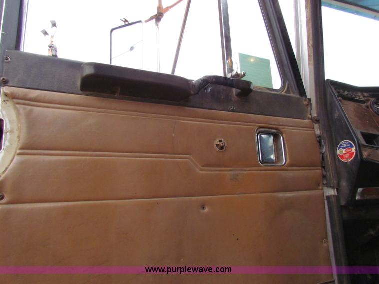 image for item B7208 1989 Peterbilt 357 dump truck