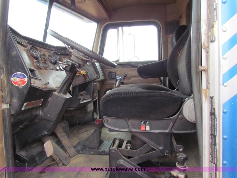 image for item B7208 1989 Peterbilt 357 dump truck