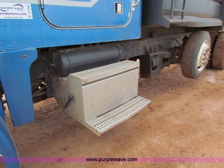 image for item B7208 1989 Peterbilt 357 dump truck