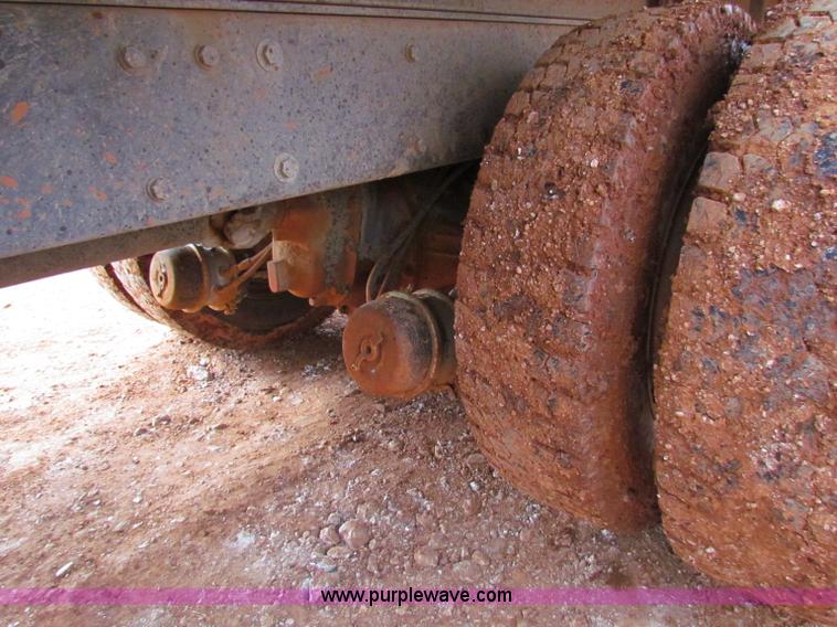 image for item B7208 1989 Peterbilt 357 dump truck