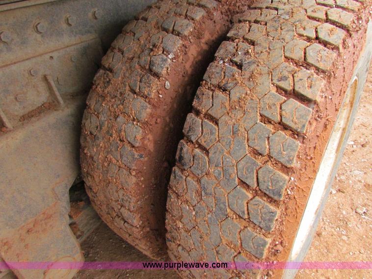 image for item B7208 1989 Peterbilt 357 dump truck