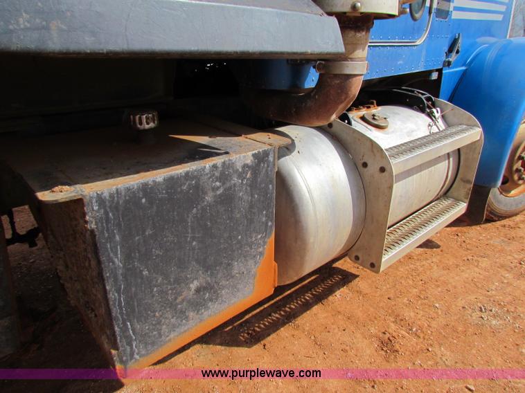 image for item B7208 1989 Peterbilt 357 dump truck