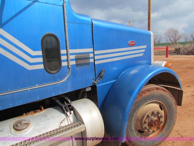 image for item B7208 1989 Peterbilt 357 dump truck