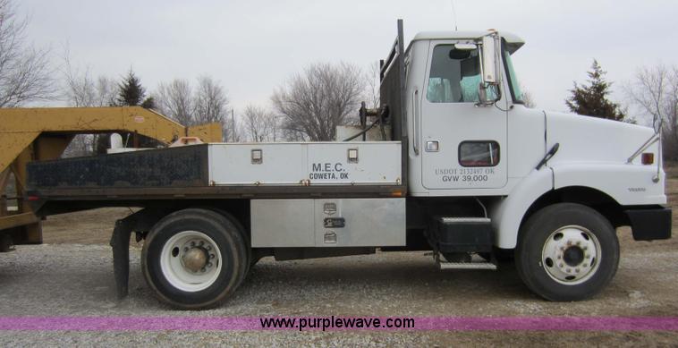 image for item C5278 1998 Volvo WG semi truck