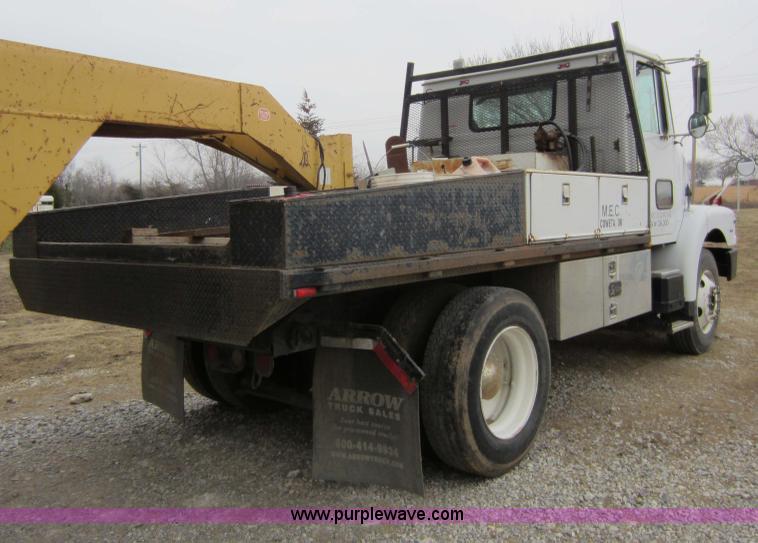 image for item C5278 1998 Volvo WG semi truck