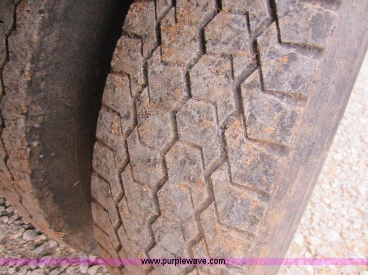 image for item C5278 1998 Volvo WG semi truck