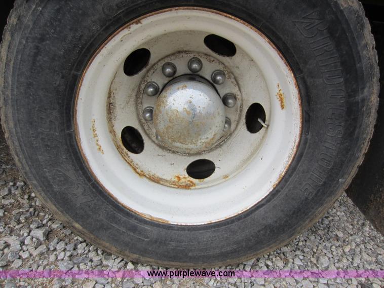 image for item C5278 1998 Volvo WG semi truck