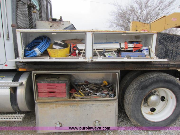 image for item C5278 1998 Volvo WG semi truck