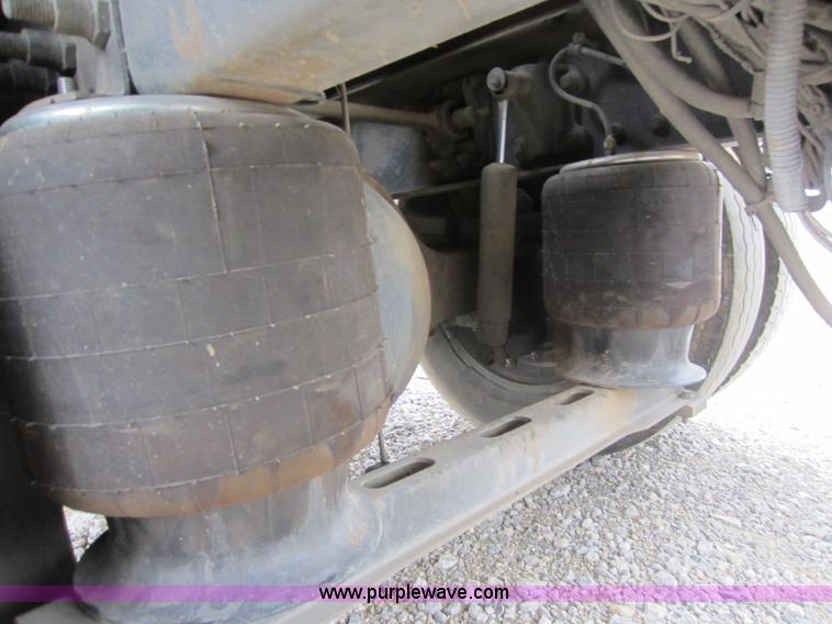 image for item C5278 1998 Volvo WG semi truck