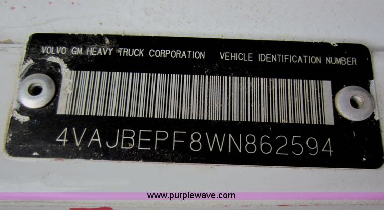 image for item C5278 1998 Volvo WG semi truck