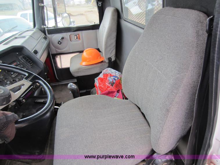 image for item C5278 1998 Volvo WG semi truck